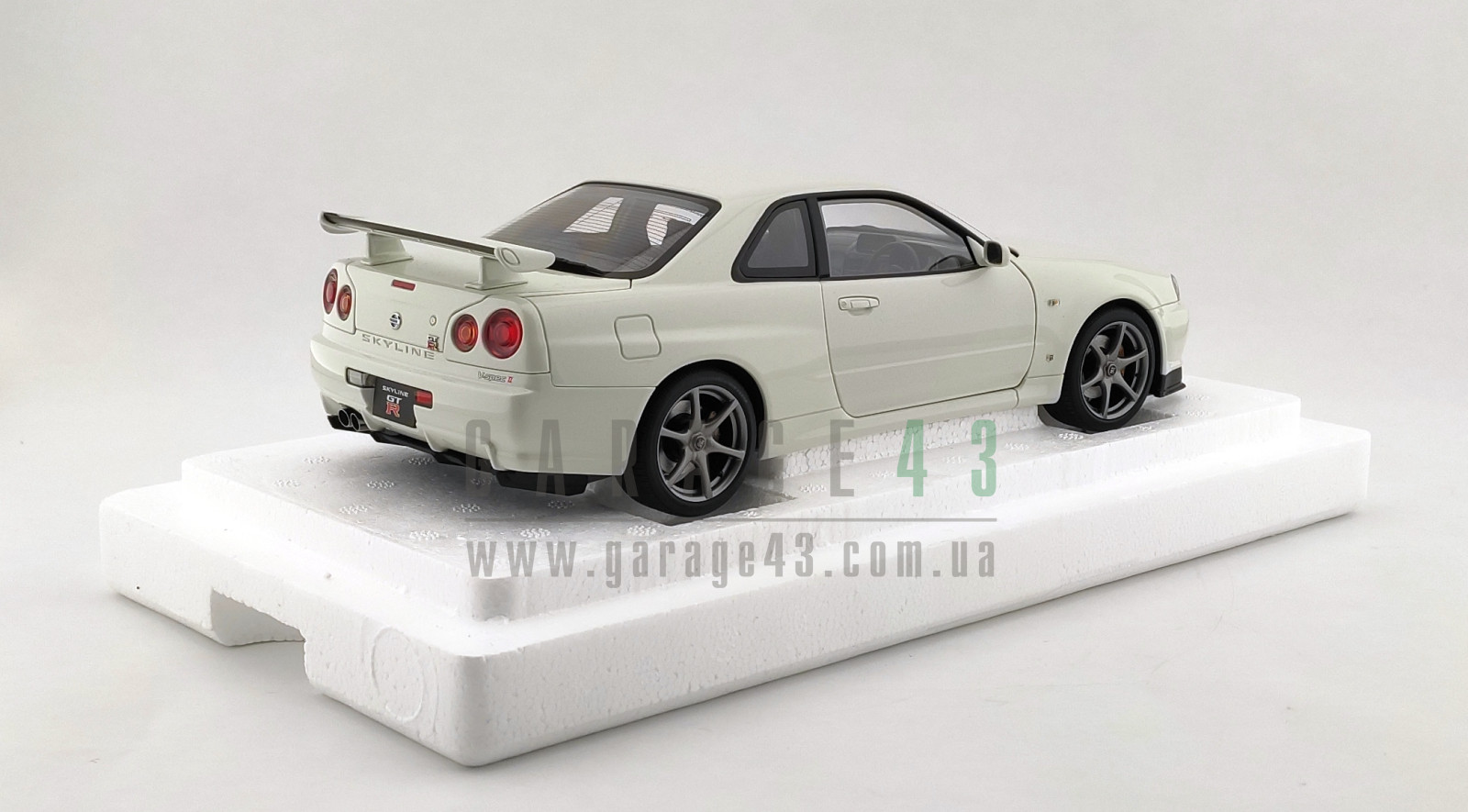 Garage43 - Дорожні автомобілі - 1/18 Nissan Skyline GT-R (R34) V