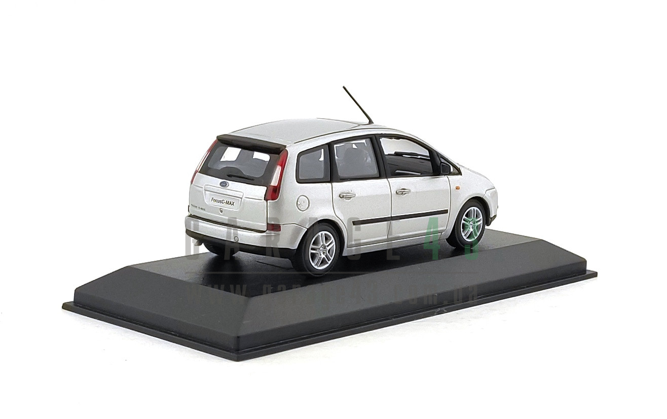 新品　ミニカー　1/43『Ford Focus 2000 GHIA』シルバー 669ea35a8f53e.jpg