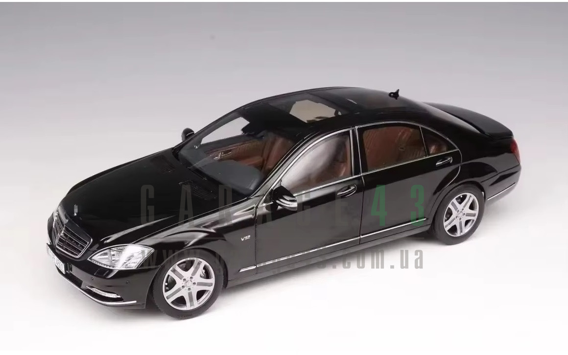 Garage43 - Дорожні автомобілі - Масштабна модель автомобіля 1/18