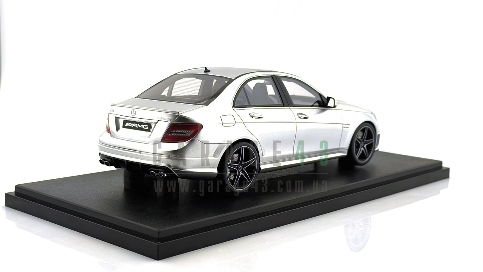 Garage43 - Дорожні автомобілі - Масштабна модель автомобіля 1/18