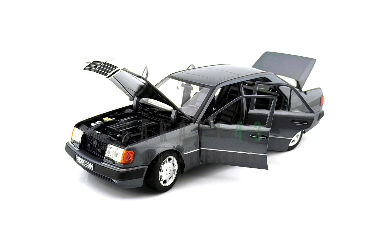 Garage43 - Road cars - Масштабна модель автомобіля 1/18 Mercedes