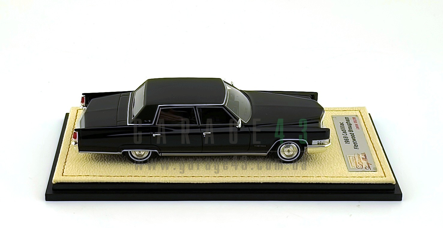 Garage43 - Дорожні автомобілі - Масштабна модель автомобіля 1/43